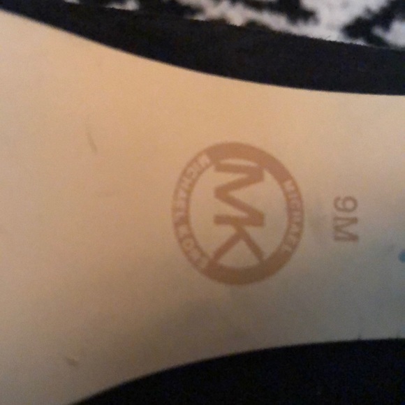 Micheal Kors pow cut heel boots - Picture 6 of 6